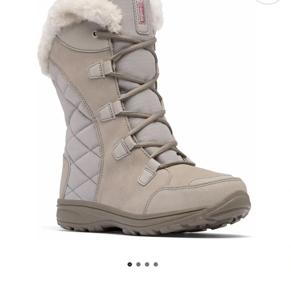 Columbia Women's Light Gray Winter Boots - Picture 7 of 8